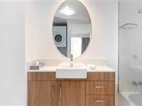 Mantra_on_Northbourne_Canberra_One_Bedroom_Premier_View_Bathroom