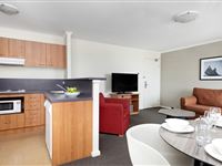 1 Bedroom Premier View Apartment - Mantra on Northbourne Canberra 